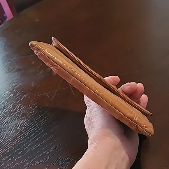 Genuine EEL wallet Made in Korea tan incredibly soft in good preloved condition - Picture 10 of 13